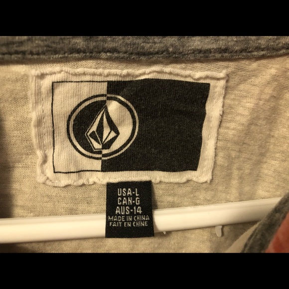 Volcom Longsleeve with Hood - Picture 4 of 4